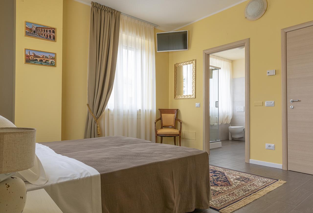 Villa Luisa Rooms And Breakfast Peschiera del Garda Exterior photo